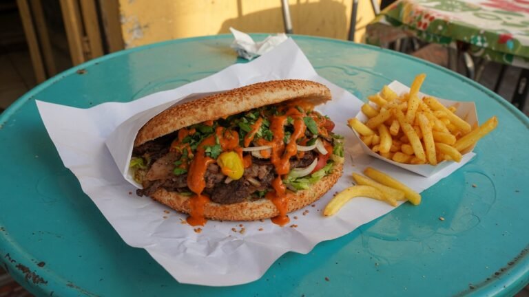 Kebab sauce that makes a Maghreb sandwich, not burger Kebab sauce that makes a Maghreb sandwich, not burger